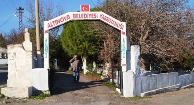 (özel Haber) Cep Telefonuyla Defnedilen Adam Balıkesir’de Günün Konusu Oldu