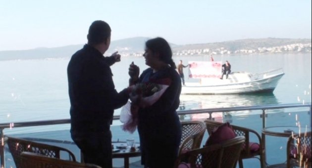 (özel Haber) Çılgın Aşıktan Sevgilisine İlginç Evlilik Teklifi