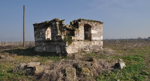 (özel Haber) Fatih’in Akrabalarının Türbesi Talan Edilmiş Durumda