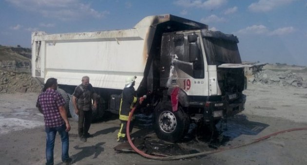 (özel Haber) Hafriyat Kamyonu Alev Alev Yandı