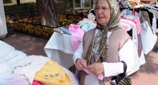 (özel Haber) ’hanımeller’in El Emekleri Pazarda Sergileniyor