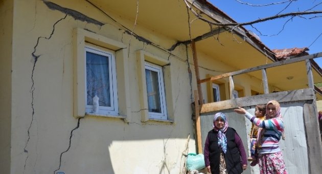(özel Haber) Heyelan Bir Köyü Yok Ediyor