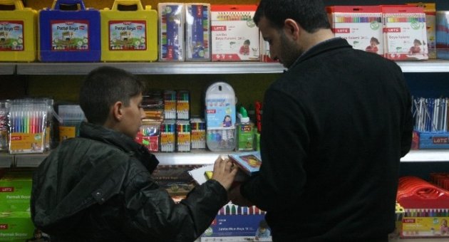 (özel Haber) Kanserojen Kırtasiye Malzemesi Satanlara Afişle Tepki Gösterdi