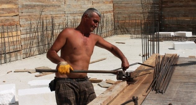 (özel Haber) Kızgın Güneşin Altında Ekmek Parası İçin Savaşıyorlar