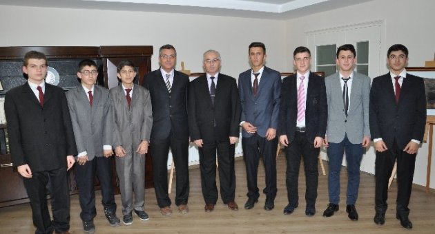 (özel Haber) Müftünün Elini Öpüp Umre Yoluna Koyuldular