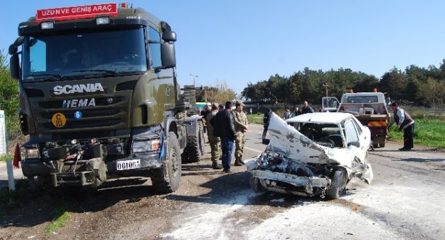 (özel Haber) Otomobil Askeri Araca Çarptı: 1 Yaralı