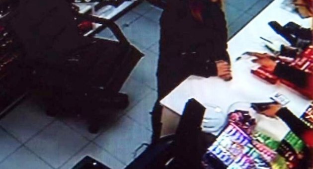 (özel Haber) Para Çalmak İsteyen Şüpheliyi Kasiyer Fark Etti