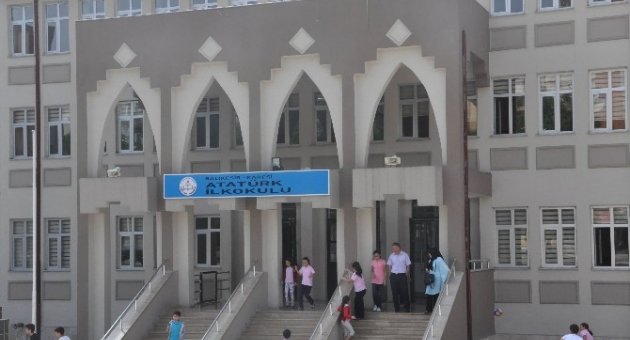 (özel Haber) ’rüyamda Nikahlandık’ Diyerek 10 Yaşındaki Öğrencisini Babasından İstedi