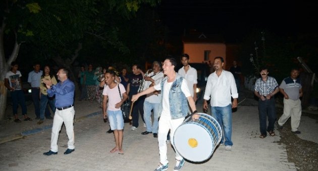 (özel Haber) Sahura Orkestra Eşliğinde Kalktılar