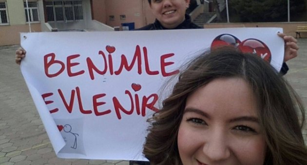 (özel Haber) Sevgililer Günü’nde Pankartlı Evlenme Teklifi