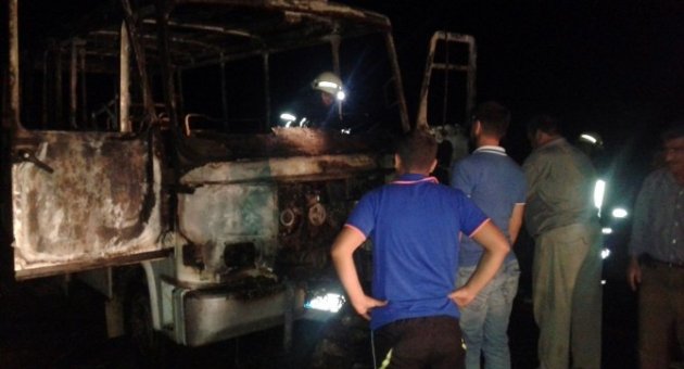 (özel Haber) Seyir Halindeki Minibüs Alev Alev Yandı