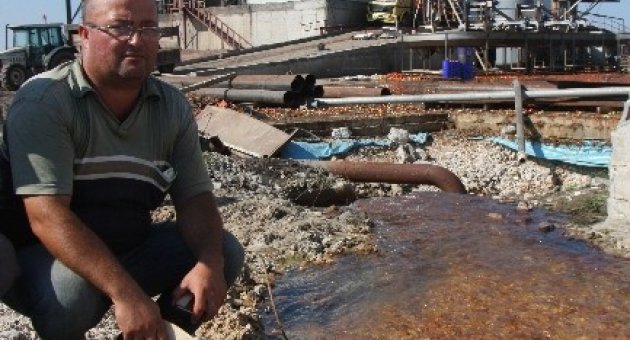 (özel Haber) Sulama Kanalı Tıkanınca Yüzlerce Dönüm Sebze Çürüdü