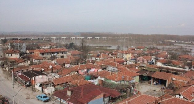(özel Haber) Ulaşım Sağlanamayan Karaağaç Mahallesi Havadan Görüntülendi