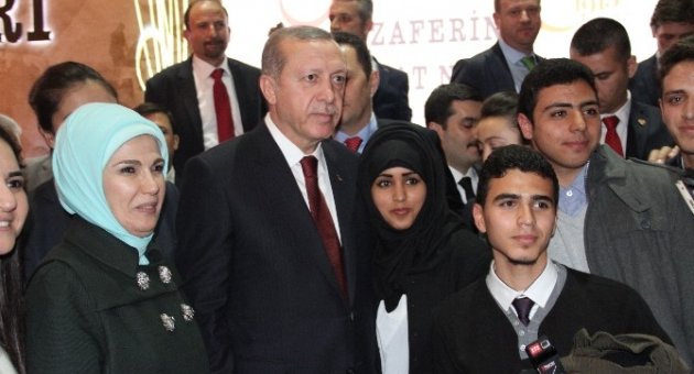 (özel Haber) Yemenli Kızın, Cumhurbaşkanı Erdoğan İle Fotoğraf Çektirme Mutluluğu