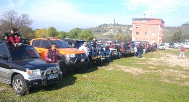 (özel Haber) Zeytin Tarlasını Off Road Parkuruna Çevirdi