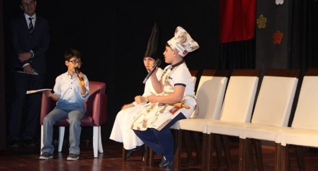 Özel Nilüfer Safvetli Öğrencilerden İngilizce Gecesi