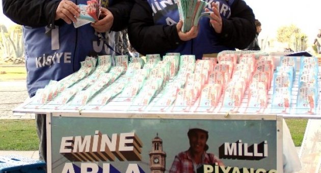 (özel) Şarkılı Türkülü Şans Dağıtıyor