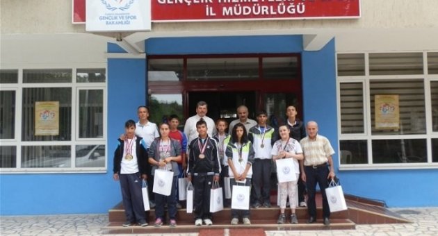 Özel Sporculardan Müdür Ziyareti
