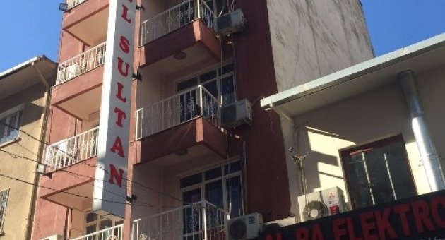 Paris Bombacısının Kaldığı İddia Edilen Semte 300 Polisle Baskın