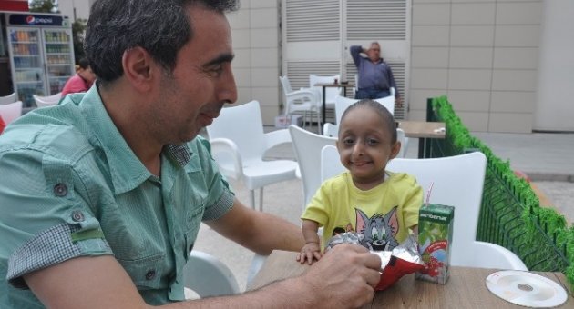 Parmak Çocuğa Büyük İlgi