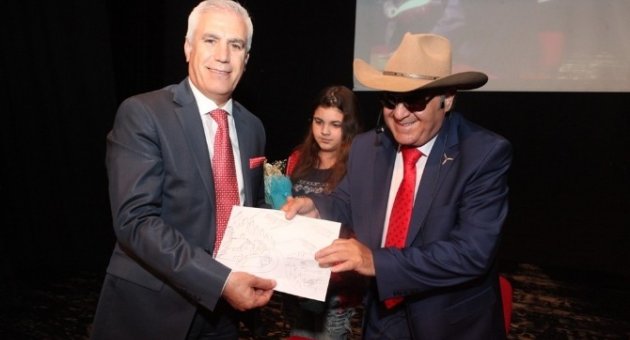 Parmakları Gözleri Oldu