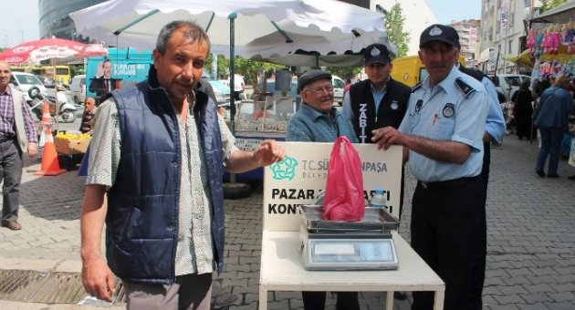 Pazar Yerine Kurulan Tartı Makinesi Vatandaşları Rahatlattı