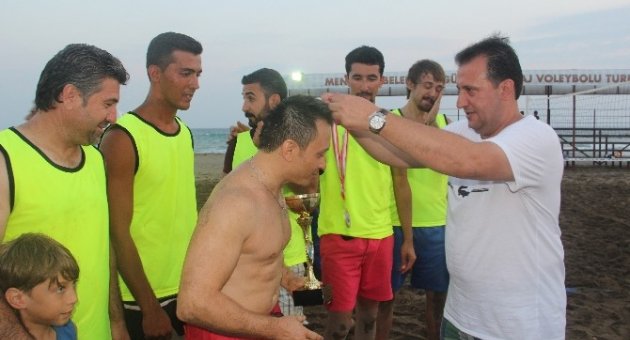 Plaj Voleybolu’nda Şampiyon Gümüldür Oldu