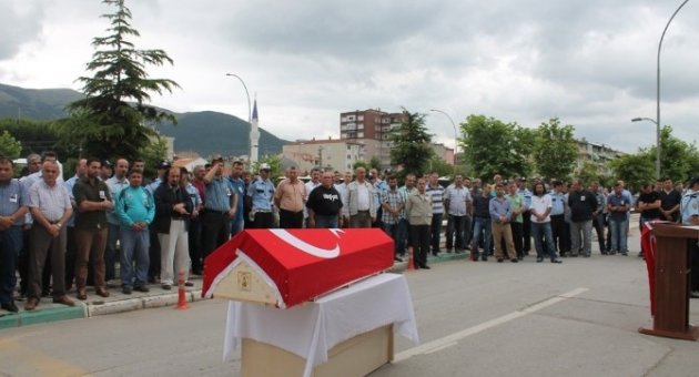 Polis Cenazesi Yürekleri Burktu