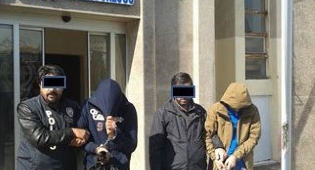 Polis Şüphe Üzerine 2 Kişiyi Yakaladı, Hırsılık Şebekesi Çıktı
