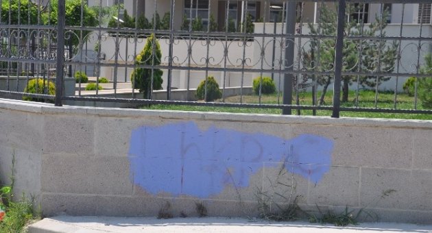 Polisi Alarma Geçiren Yazı