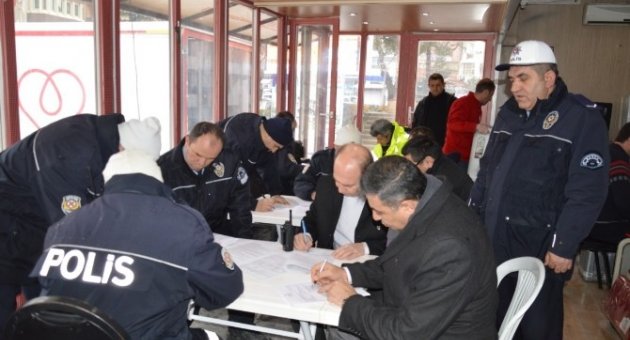 Polisler Kan Bağışladı