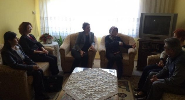 Protokol Eşleri Şehit Ailelerini Ziyaret Etti