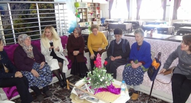 Protokol Eşlerinden Anlamlı Ziyaret