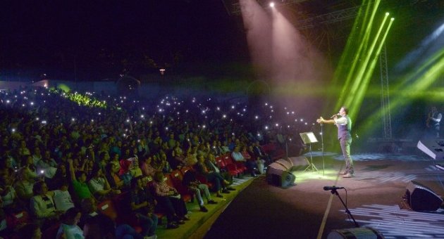 Rafet El Roman Ve Ezo Bursalılara Unutulmaz Bir Gece Yaşattı