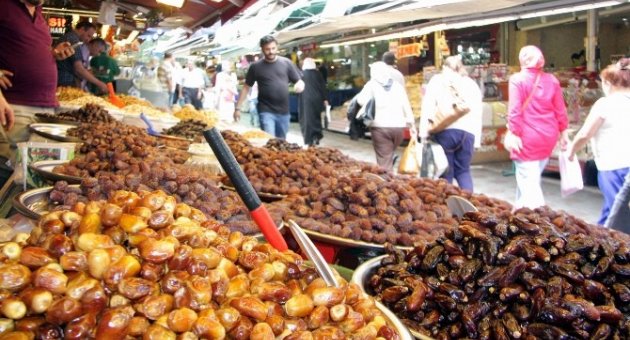Ramazan Sofralarının Vazgeçilmez Lezzeti Hurma Tezgahları Süsledi