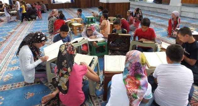 Ramazan’da Çocuklar Camileri Doldurdu