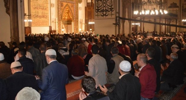 Regaip Kandilinde Ulucamii Doldu Taştı