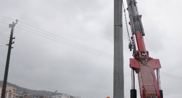 Reklam Direğine Gizlenmiş Baz İstasyonu Yıkıldı