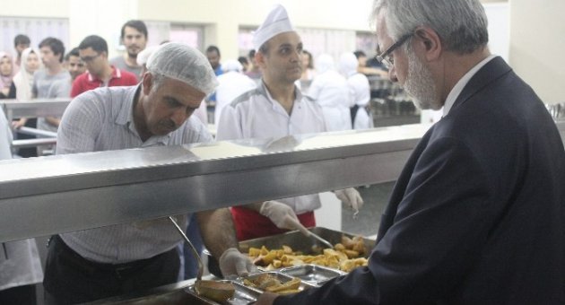 Rektör Ulcay, Öğrencilerle Birlikte İftar Yaptı