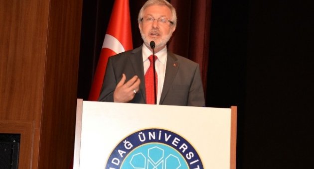 Rektör’den Öğretmen Adaylarına İdealistlik Çağrısı
