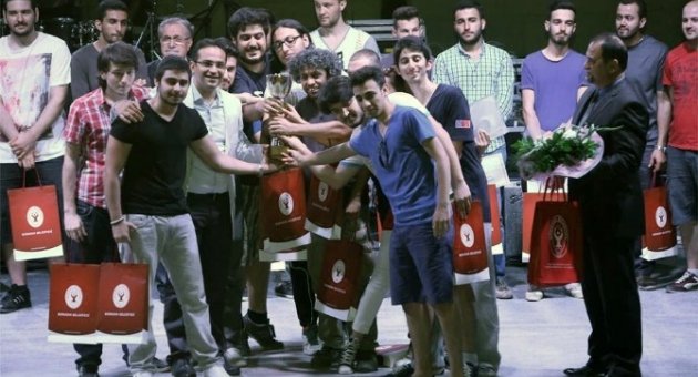 Renkler Yarıştı, İzmir Üniversitesi Şampiyon Oldu