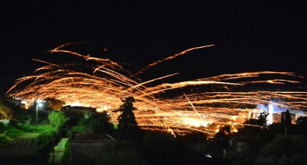 Roket Savaşı Gökyüzünü Sarıya Boyadı