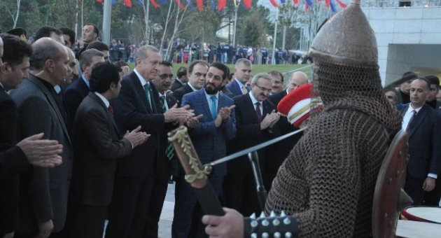 Romanlardan Erdoğan’a "yüzyılın Devlet Adamı" Ödülü