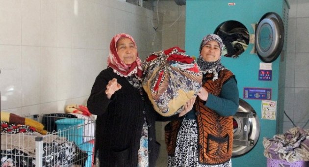 Romanlardan Ücretsiz Çamaşırhaneye Yoğun İlgi