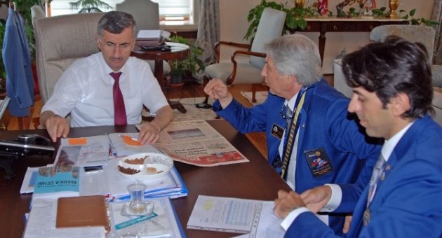 Rotary’nin Trafikte Bilinçlendirme Projesine Manisa Valisi’nden Tam Not