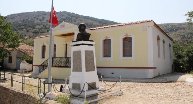 Rum Okulunda 2 Öğrenci Karne Aldı
