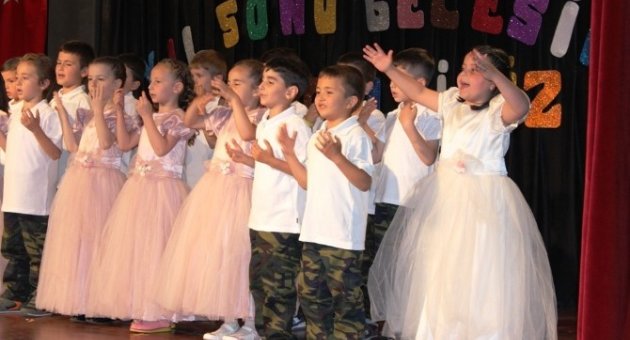 Safvet Koleji’nde Yıl Sonu Gecesi