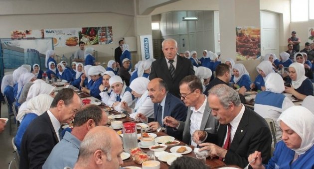 Sağlık Bakanı İşçilerle Öğle Yemeği Yedi