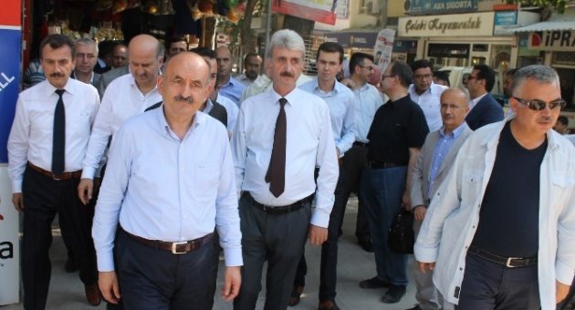 Sağlık Bakanı Müezzinoğlu Tavla Oynadı