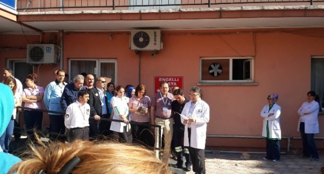 Sağlık Çalışanları Havran’da 15 Dakika İş Bırakma Eylemi Yaptı